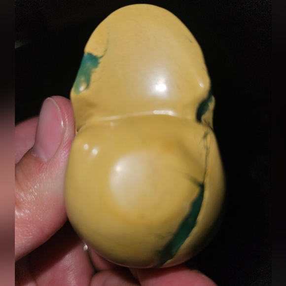 Yellow fuchsite skull 2 inch. - Picture 3 of 4